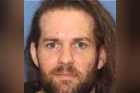 Police: Man wanted in Oregon kidnapping spotted walking dog