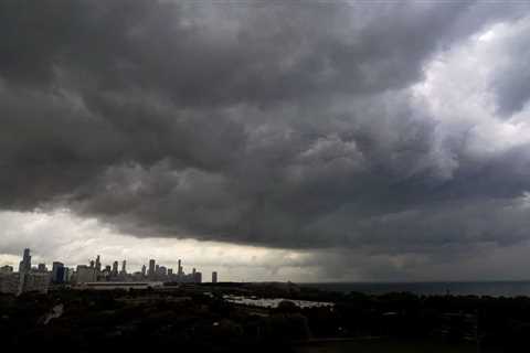 Tornado touches down near Chicago's O'Hare airport, disrupting hundreds of flights